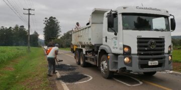 Operação tapa-buracos na RS-129