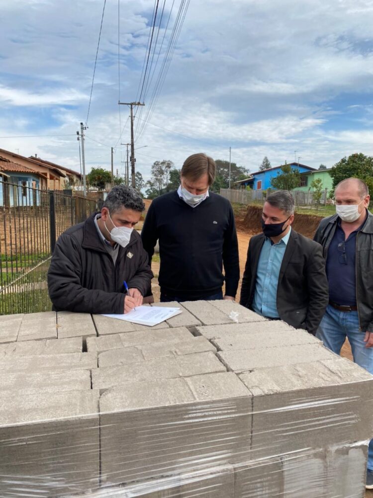 Ordem para pavimentação de rua é assinada em Taquari