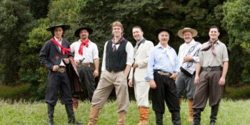 Natal na Praça tem show com Os Serranos nesta sexta-feira