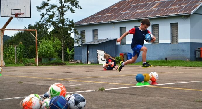 Alunos já usufruem dos novos materiais esportivos e de recreação