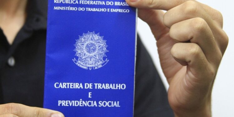 Carteiras de Trabalho são emitidas de forma gratuita
