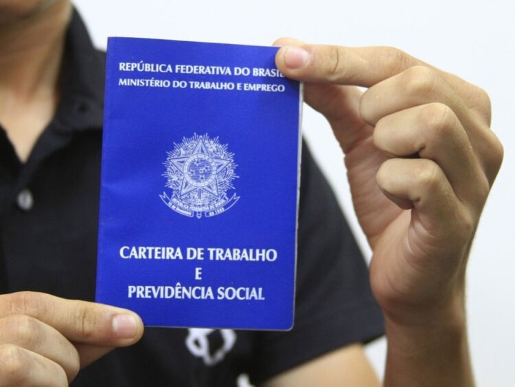 Carteiras de Trabalho são emitidas de forma gratuita