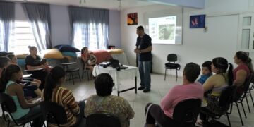 Palestra orienta para controle de pragas e doenças em hortas domésticas
