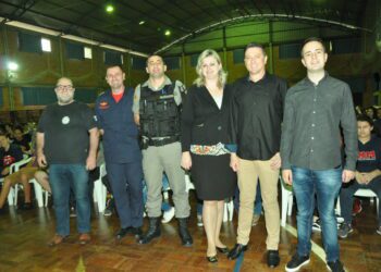 Palestra sobre segurança e drogadição reúne mais de 400 alunos em Estrela