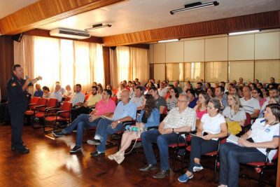 Palestra sobre novas regras do PPCI reuniu aproximadamente 90 pessoas na manhã da quarta-feira no Centro Administrativo Municipal (Foto: Gisele A. Feraboli)