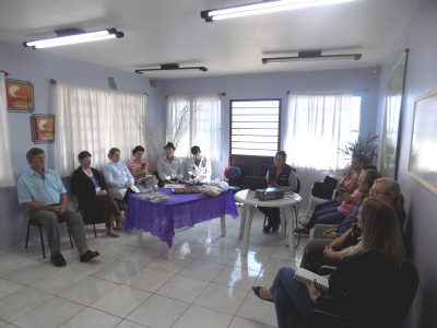 Participantes reúnem-se semanalmente (Foto: Divulgação)