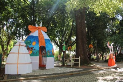Na Praça Menna Barreto, ovo gigante chama atenção (Foto: Paulo Ricardo Schneider)
