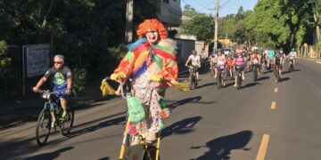 Passeio Ciclístico Dia das Crianças integra pessoas de todas as idades