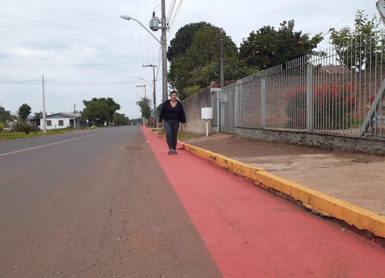 Rua Arlindo da Silva recebe pista de caminhada