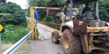 Estrela interdita acesso de veículos à ponte