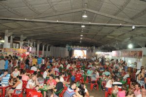  Praça da Alimentação da Expovale é ponto de encontro entre os visitantes (Foto: Divulgação)
