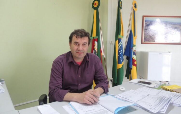 Prefeito atende a população nas terças-feiras de manhã