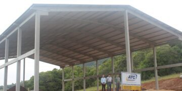 Executada cobertura da quadra esportiva do Esperança
