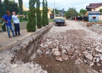 Rua Carlos Nicolau Lauert Dupont está em obras com ritmo acelerado