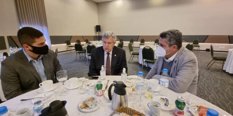 Prefeito de Taquari participa de reunião para debater mobilidade urbana e buscar recursos para investimento no Estado