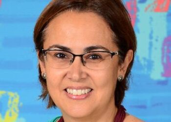 Quais os benefícios da escola em período integral para alunos e famílias?