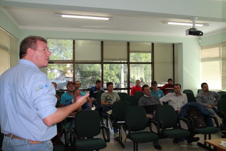 Município de Estrela adere a programa para incremento do setor leiteiro