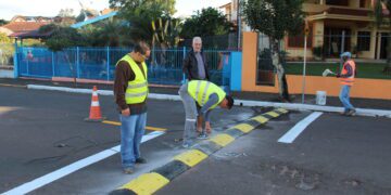Prefeitura de Estrela testa lombadas de borracha