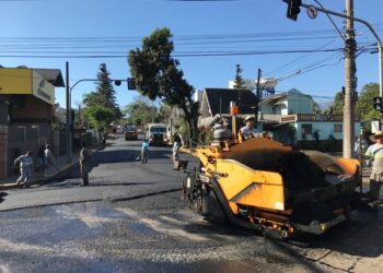 Prosseguem obras de pavimentação nas vias 17 de Dezembro e Senador Alberto Pasqualini