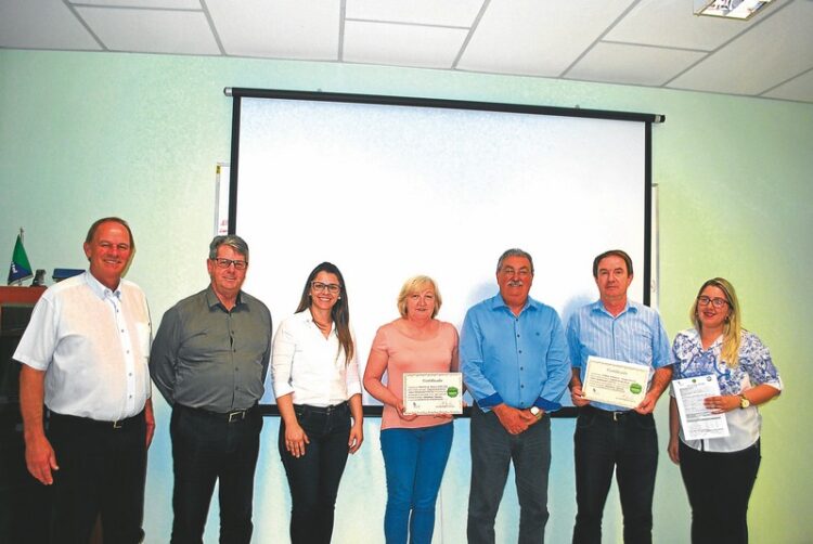 Certel estimula plantio de 385 árvores em benefício do meio ambiente