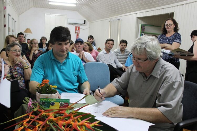 Executivo apresenta ações do Nossa Cidade, Meu Lar e assina termos de cooperação do Abrace um Jardim