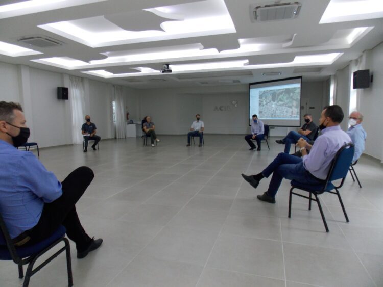 Prefeitos discutem alternativas para desafogar o trânsito na BR-386