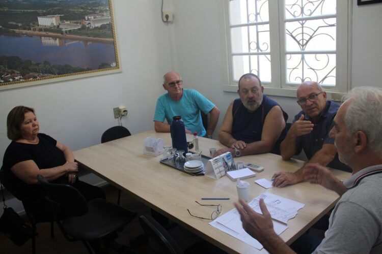 Encontro com empresas garante gratuidade no transporte a idosos