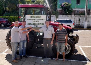 Colinas recebe trator agrícola