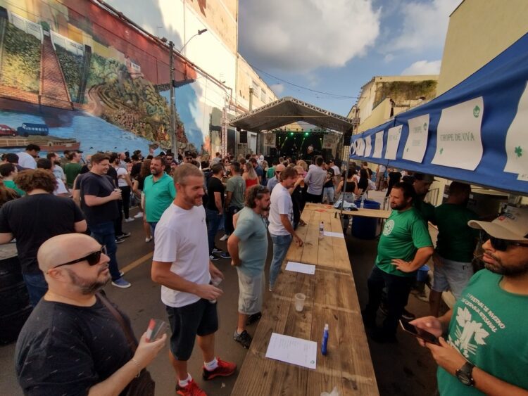 Acerva comercializa mais de 2.5 mil litros de cerveja no Saint Patrick’s Day