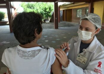 Município recebe quarta remessa de vacinas da gripe para idosos