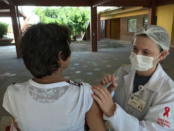 Município recebe quarta remessa de vacinas da gripe para idosos