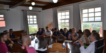 Aulas paralisam a partir de segunda-feira
