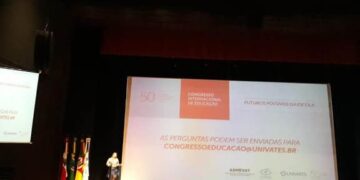 Equipe gestora e professores da Rede Municipal de Ensino participam de capacitações durante recesso escolar