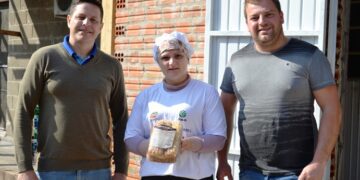 Prefeitura de Paverama concede incentivo a Agroindustria