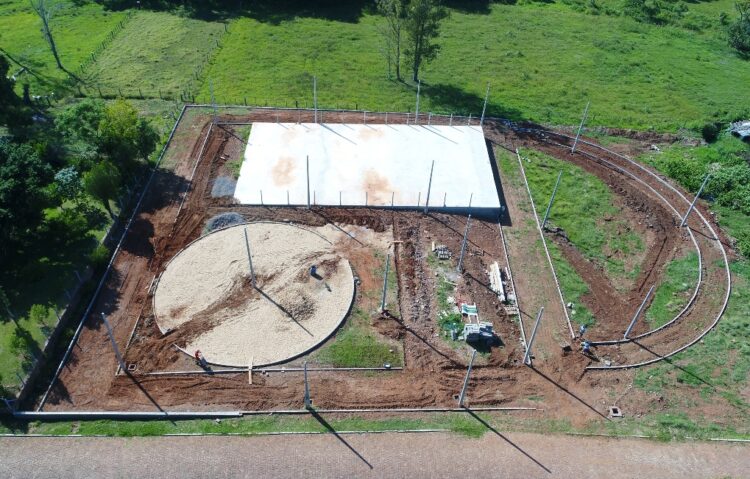 Avançam as obras de construção da praça multiesportiva no San Diego