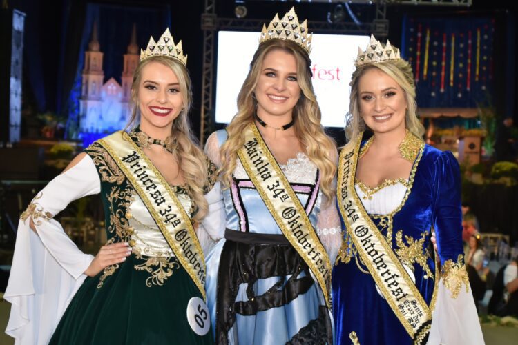 Ana Julia, Alline e Bruna são as soberanas da 34ª Oktoberfest