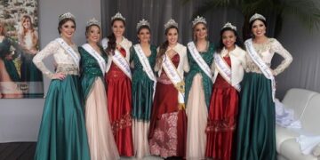 Soberanas e Primeira Dama de Capitão participam de encontro na Suinofest