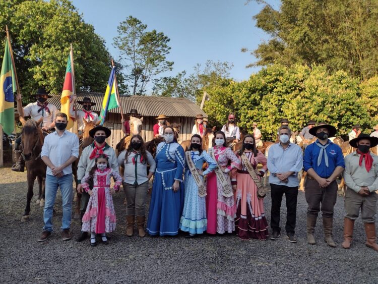 Chegada da Chama Crioula marcou início da Semana Farroupilha em Taquari