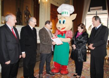 Comitiva da Suinofest entrega convites para autoridades