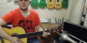 Professor de música atende interessados de segunda a quinta-feira