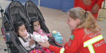 Bombeiros Voluntários espalham sorrisos na Escola Sonho de Criança