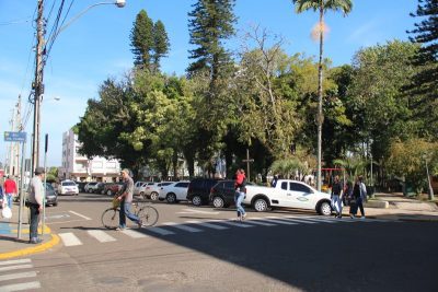  Cuidado por parte dos pedestres, como respeito às faixas de segurança, contribuem com queda de acidentes (Foto: Rodrigo Angeli)