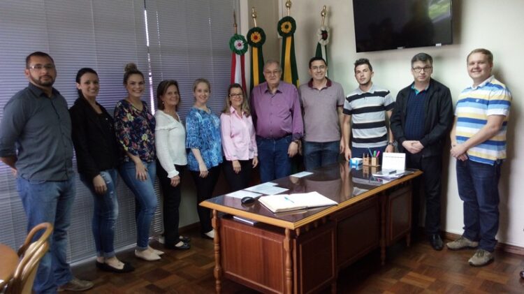 Prefeito reassume a Prefeitura