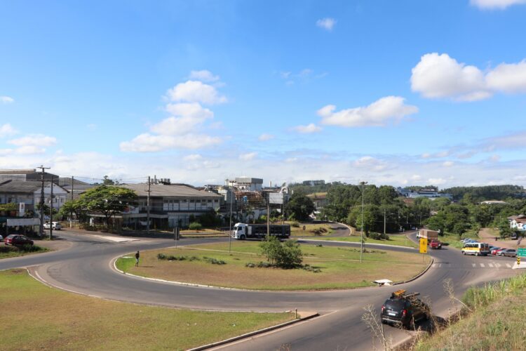 Município assina contrato para obra em trevo da BRF