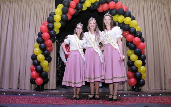 Daiane, Daniela e Jovana são as novas soberanas da Oktober Freund Fest