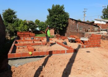 Sete casas estão em construção no bairro São Francisco