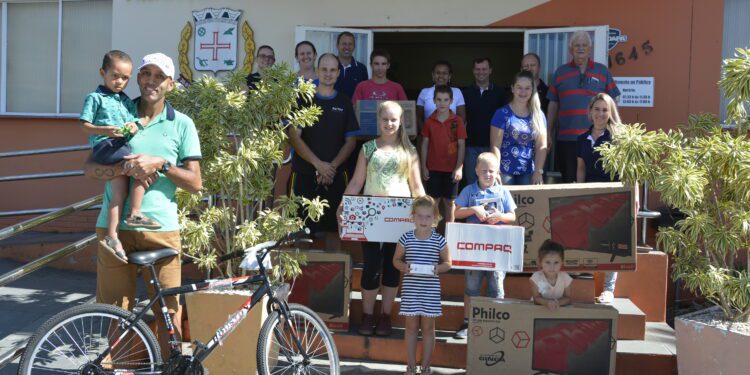 Programa Nota na Mão entrega prêmios