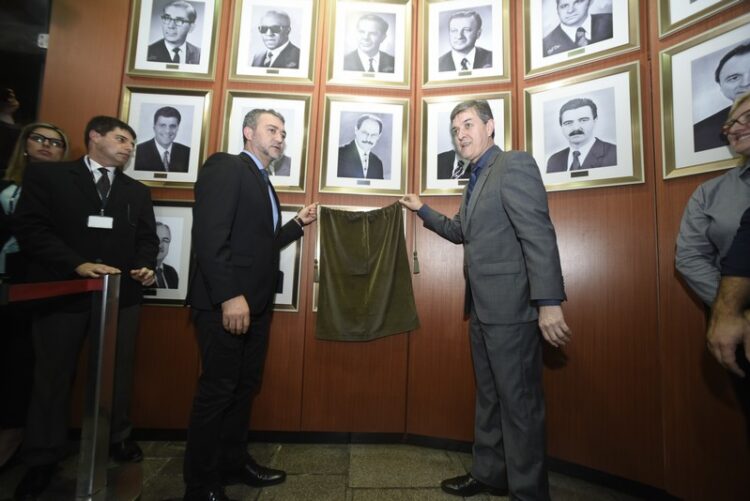 Descerrada foto do deputado Edson Brum na Galeria dos ex-Presidentes da AL