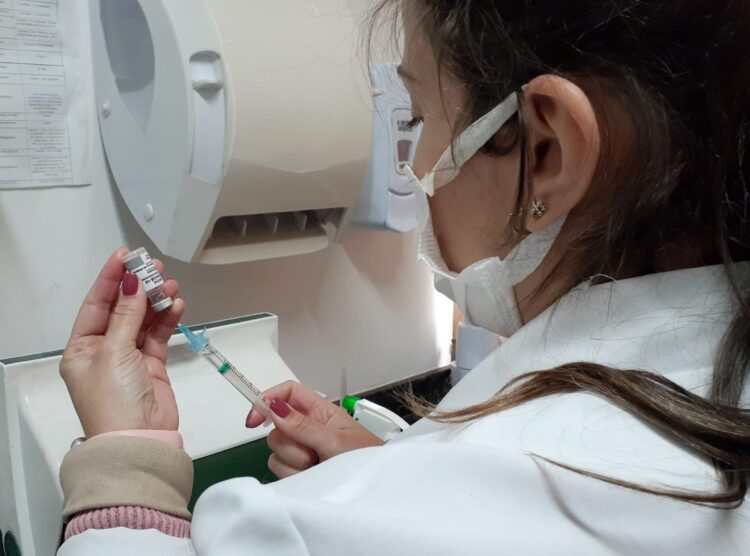 Vacina da Covid já está disponível para adolescentes com 16 anos ou mais