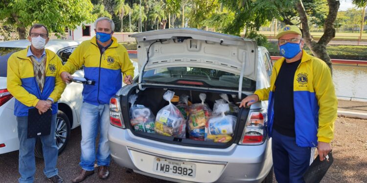 Frio intenso aumenta importância da doações de roupas